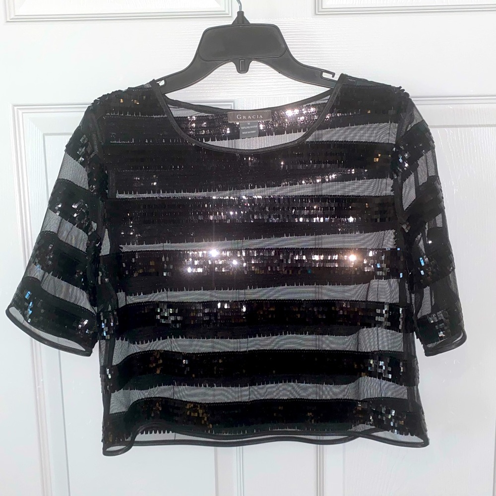 Beautiful sequin and sheer short sleeved too black size medium